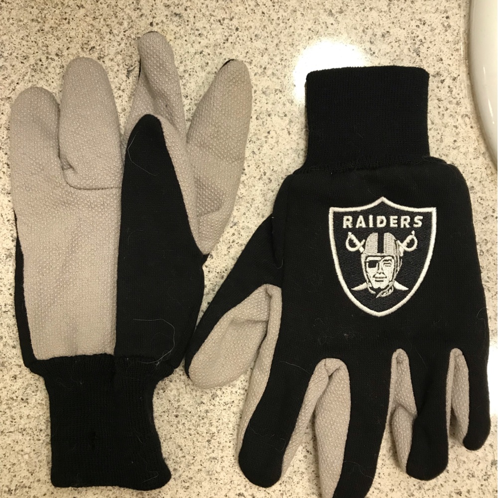 Las Vegas Raiders gloves